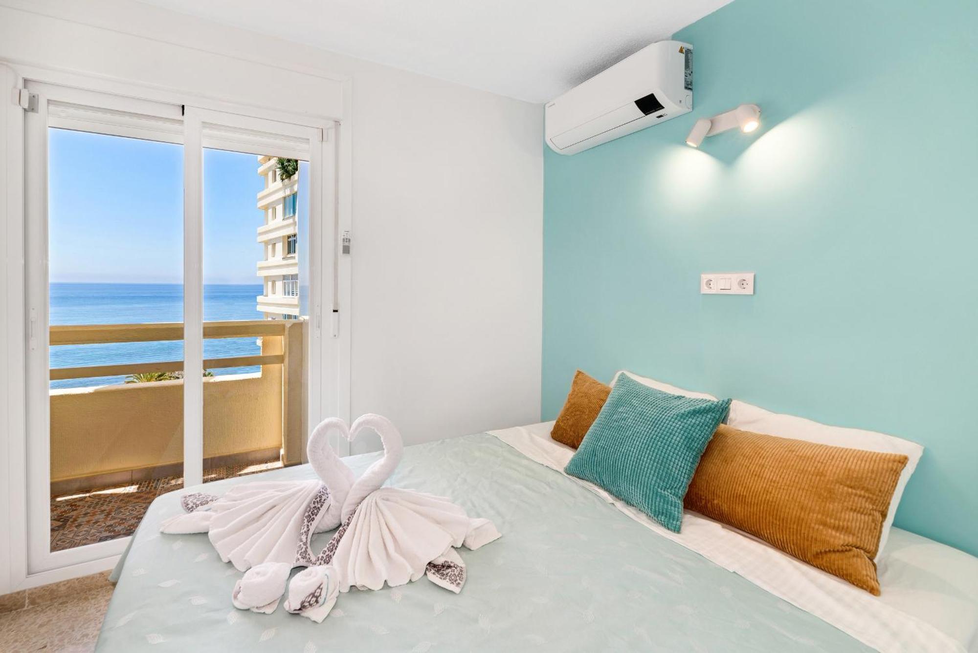 Apartment On The First Line Of The Sea With A View And Free Parking *